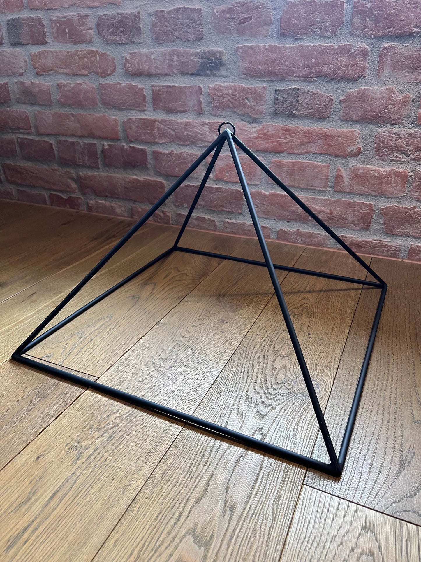 Závěsná harmonizační pyramida