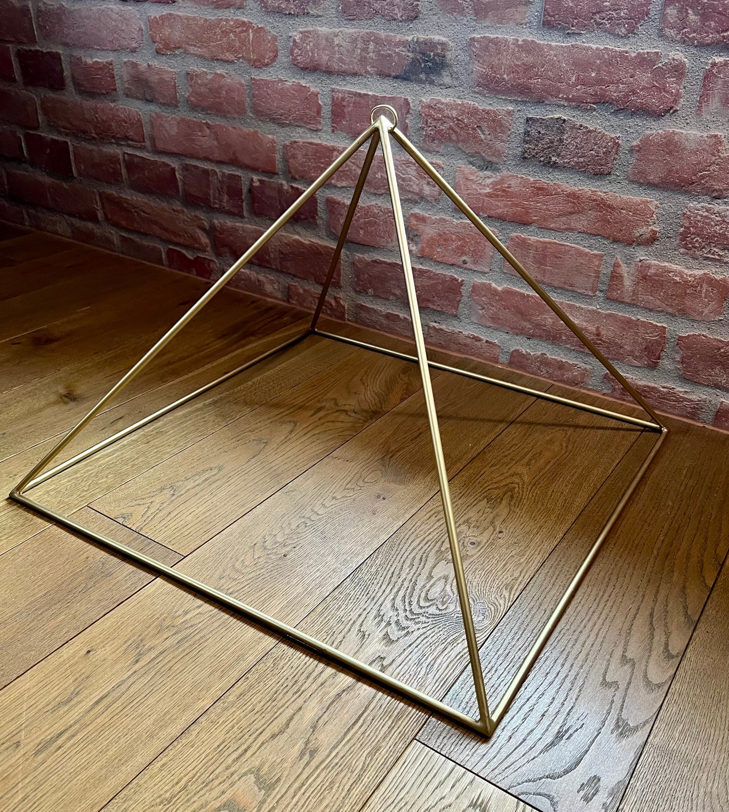 Závěsná harmonizační pyramida